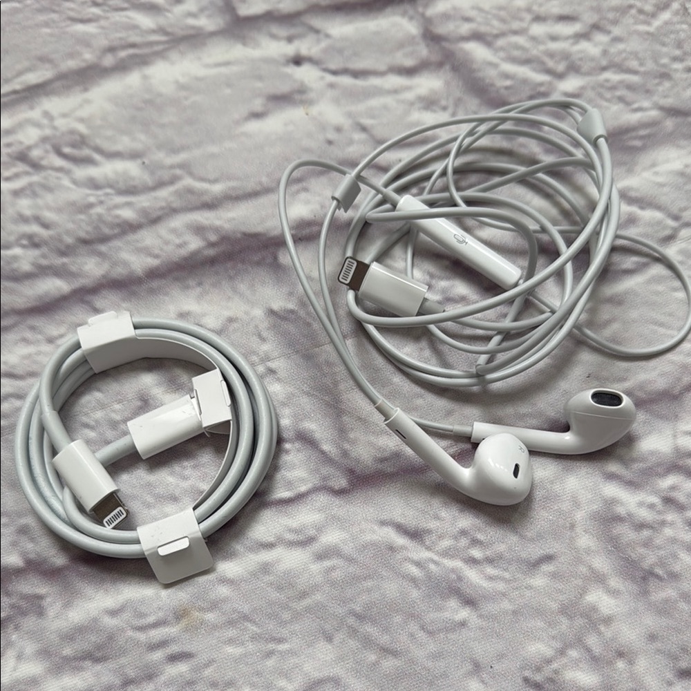Apple White EarPods with Lightning Connector